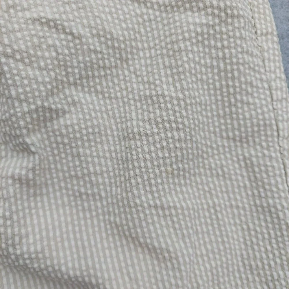 Dockers Tour Shorts Mens Size 36 White/ White Stripe Seersucker Pleated Front‎